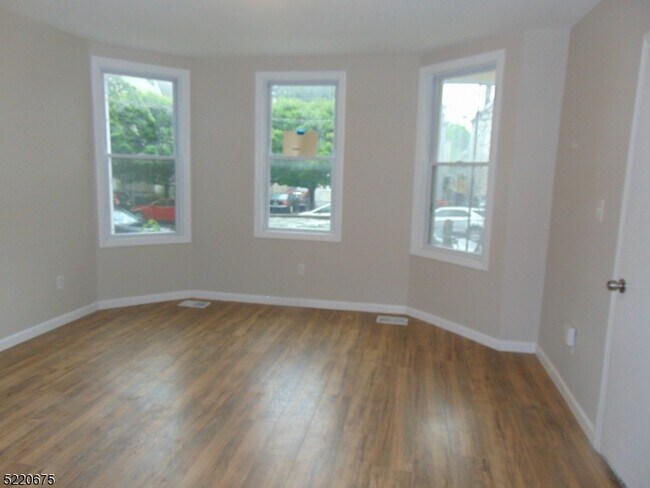 Building Photo - 75 N 11th St