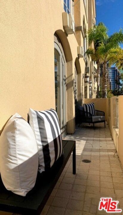 Building Photo - 1000 Granville Ave