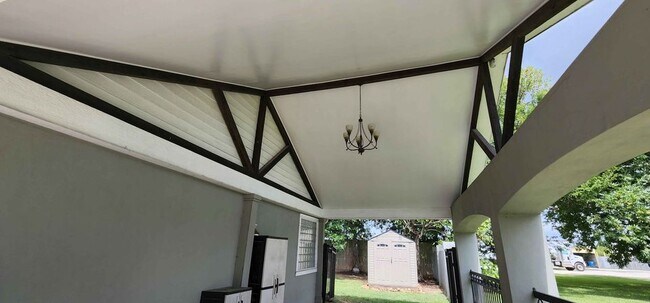 Building Photo - 105 Mable St