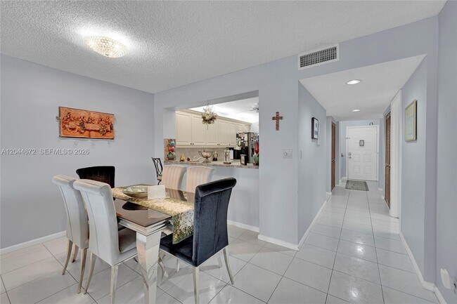 Building Photo - 7250 Fairfax Dr
