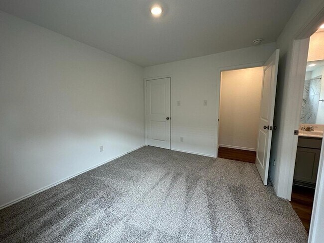 Building Photo - 365 Sonterra Dr