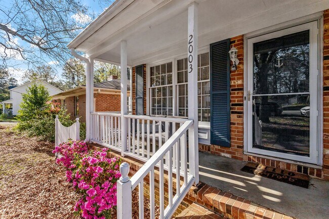 Building Photo - Charming 3 Bed, 2 Bath on Ward Street, Close to Universities