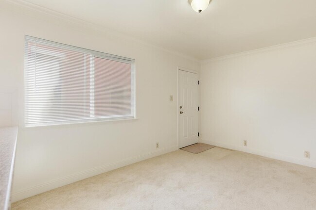 Building Photo - 210 N Delaware St