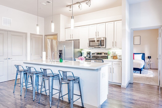 Building Photo - 2301 1/2 Montopolis Dr