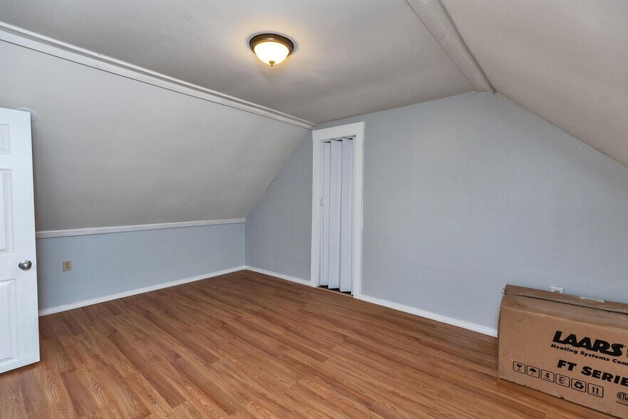 Building Photo - 27 School, D