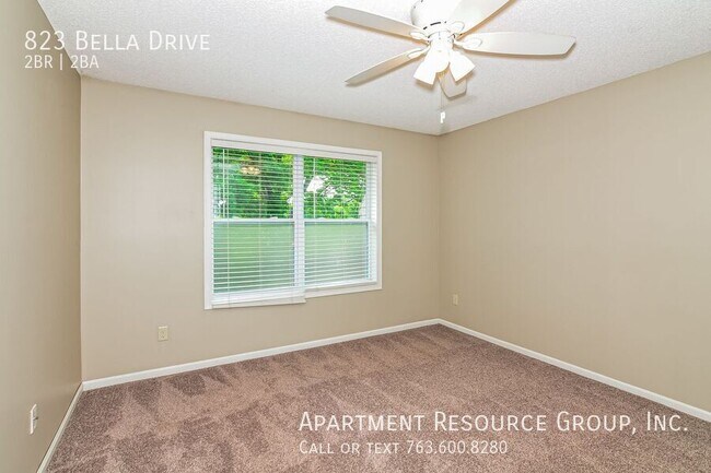 Building Photo - 823 Bella Dr