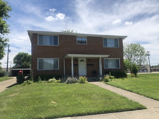 Building Photo - 4760 Holiday Dr