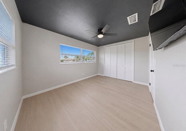 Building Photo - 1725 Bikini Ct