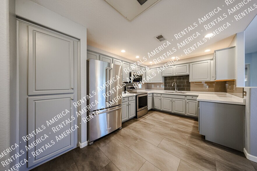 Building Photo - 9555 E Raintree Dr
