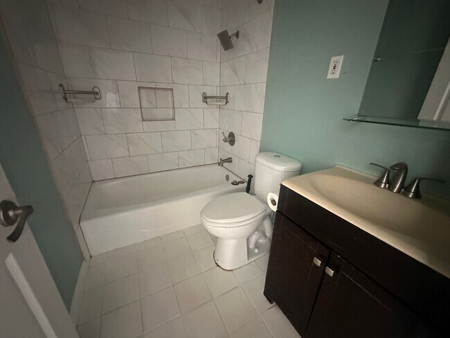 Building Photo - Beautiful 3-Bedroom + Bonus Sunroom Home for Rent – Norwalk, CA