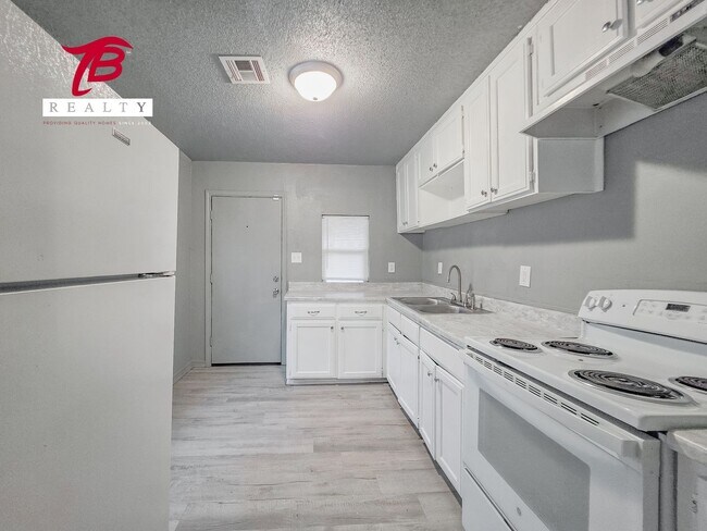 Building Photo - Charming 3 Bed home for lease!