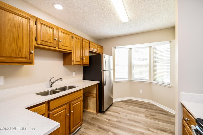 Building Photo - 8054 Loch Lomond Ln
