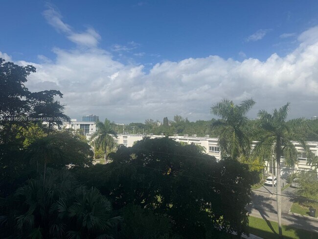 Building Photo - 2450 NE 135th St