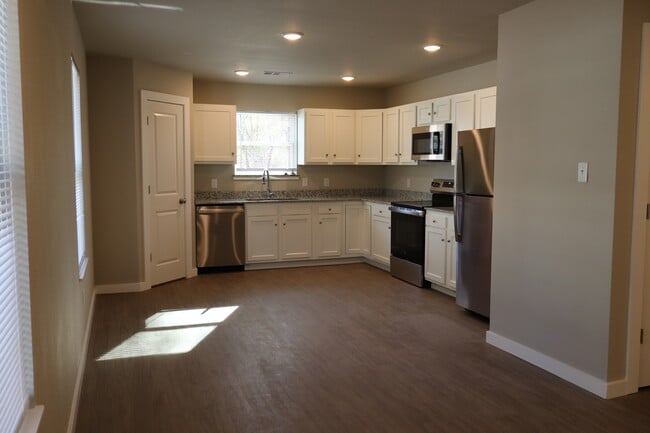 Building Photo - 1328 Seals St