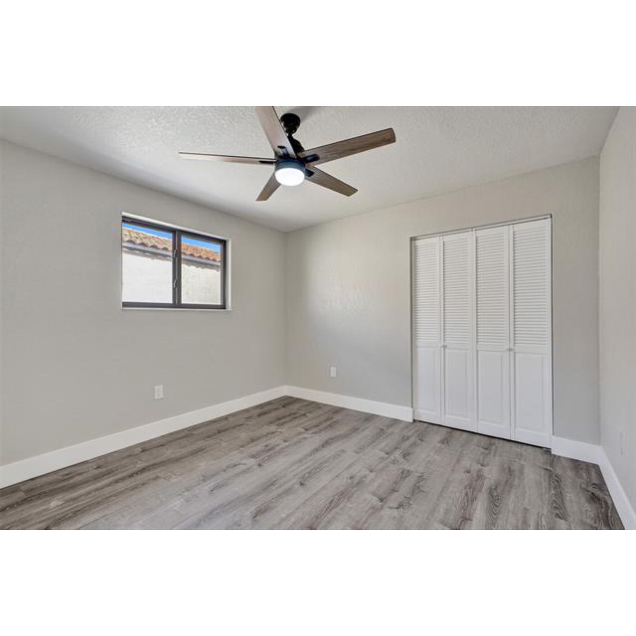 Building Photo - 2614 W 65th St