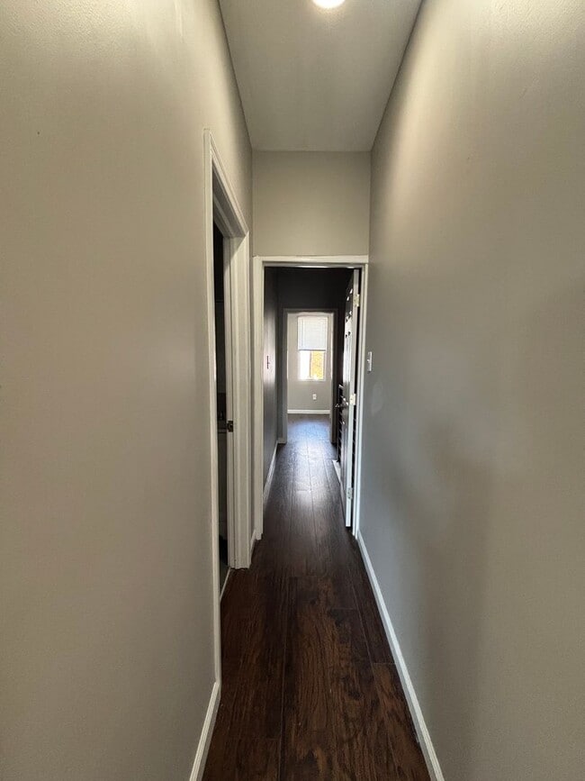 Building Photo - Beautiful 2 Bath 2 Bedroom in Port Richmon...