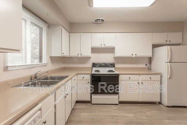 Building Photo - 4709 Gladstone St