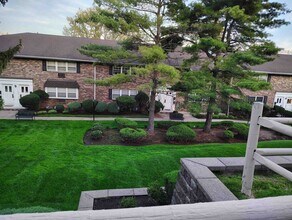 Building Photo - 54 E Maple St