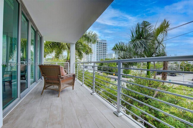 Building Photo - 1577 Bay 201 Bay