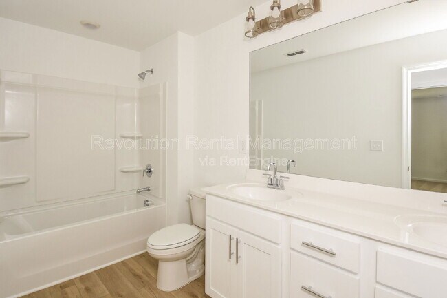 Building Photo - 319 Foxhill Dr