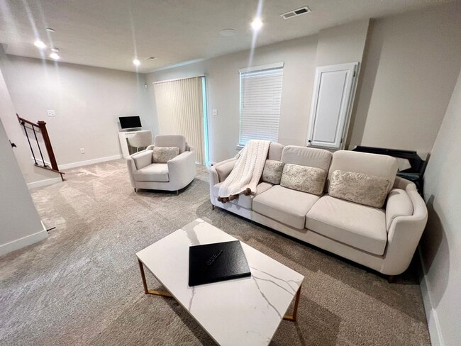 Building Photo - Canonsburg - 3 Bedroom 2.5 Bathroom Townhome For Rent