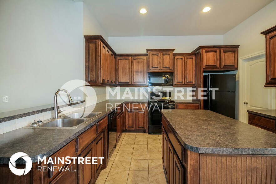 Building Photo - 2660 Clarke St