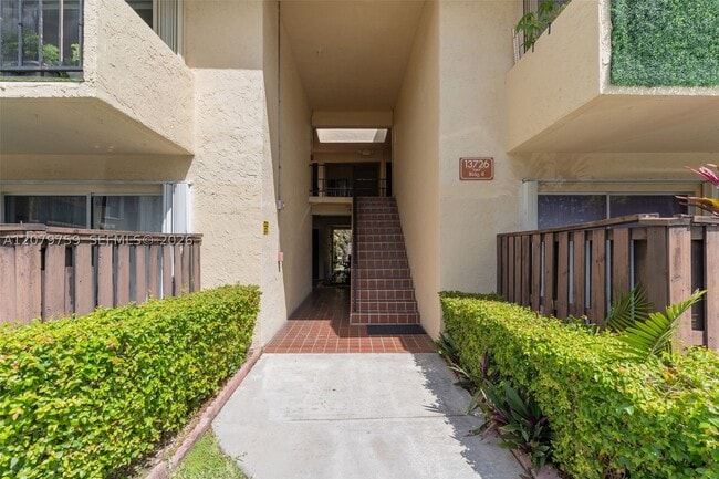 Building Photo - 13726 SW 90th Ave