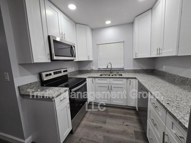 Building Photo - 217 S Tuck Point