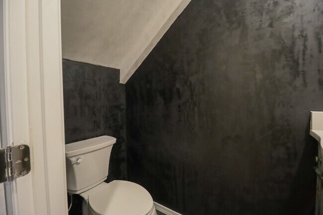 Building Photo - 1 Bed | 1.5 Bath Near Downtown Tulsa!