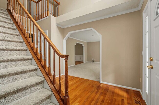 Building Photo - Spacious 4-Bed Oasis with Basement in Cary