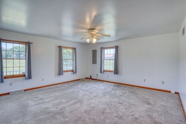 Building Photo - 259 Blackbird Forest Rd