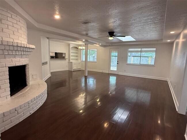 Building Photo - 2075 Little Cedar Dr