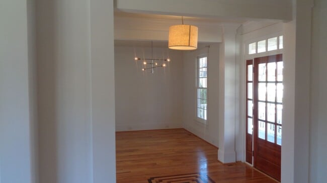 Building Photo - Spacious~Charming~Dilworth! 3800 SF 4 Beds 3.5 Baths