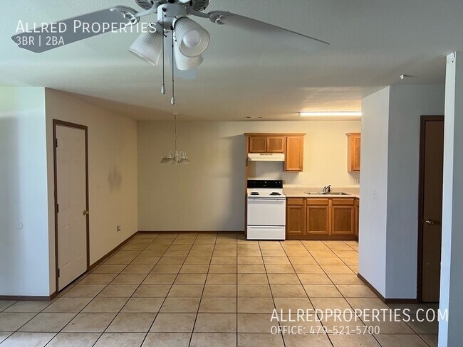 Building Photo - Duplex in Beautiful Rogers AR