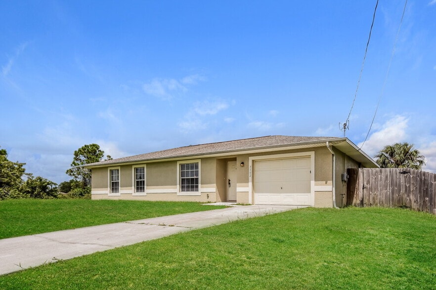 Building Photo - 3102 39th St SW