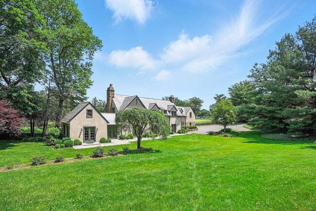 Building Photo - 6 Club Rd