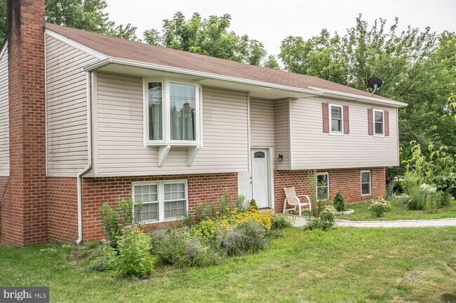 Building Photo - 825 Belvoir Rd