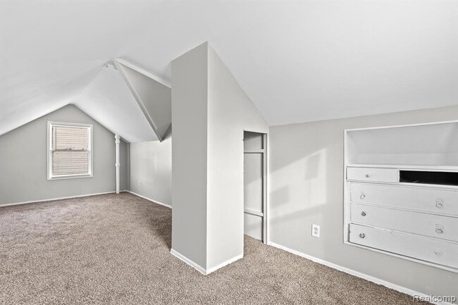 Building Photo - 19450 Heyden St