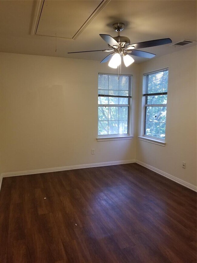 Building Photo - 2928 Thrushwood Dr