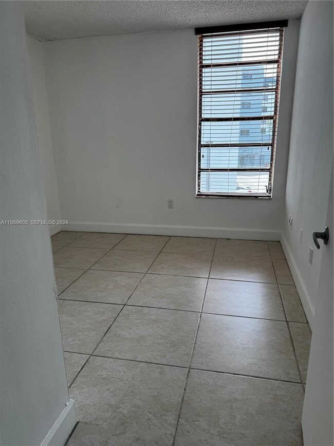 Building Photo - 9686 Fontainebleau Blvd