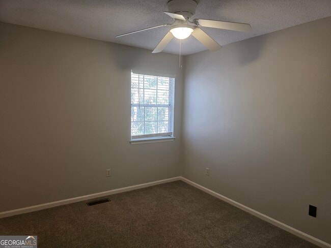 Building Photo - 102 Towne Pk Dr