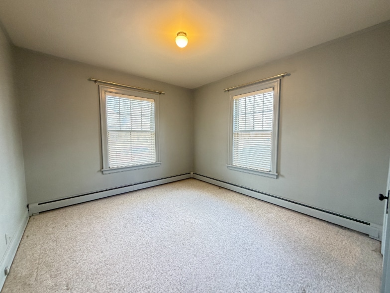 Building Photo - 1155 N Cherry St