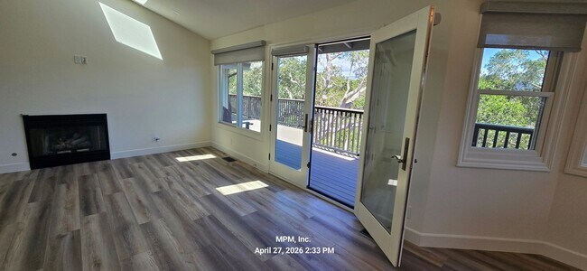 Building Photo - large custom home with peek a boo ocean views