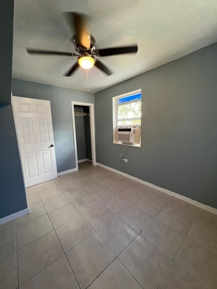 Building Photo - 4643 Myrtle Ln