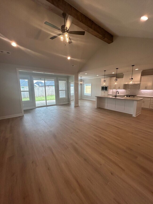 Building Photo - Beautiful Modern Home in Pea Ridge!