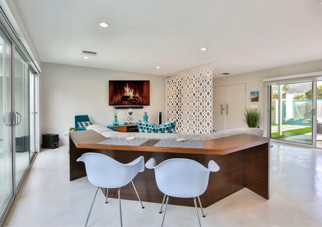 Building Photo - 47956 Silver Spur Trail