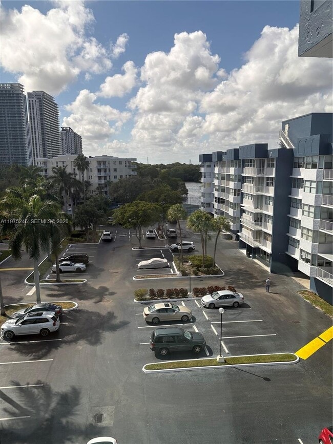 Building Photo - 16558 NE 26th Ave