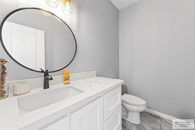 Building Photo - 29 N Queen Palm