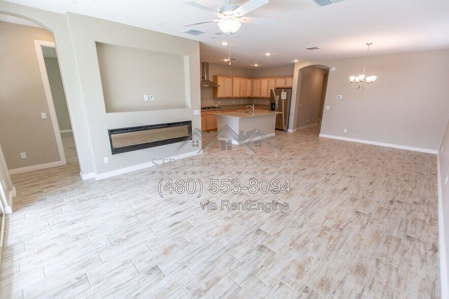 Building Photo - 15249 W Latham St