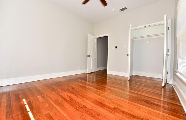 Building Photo - 410 Kenniston Dr